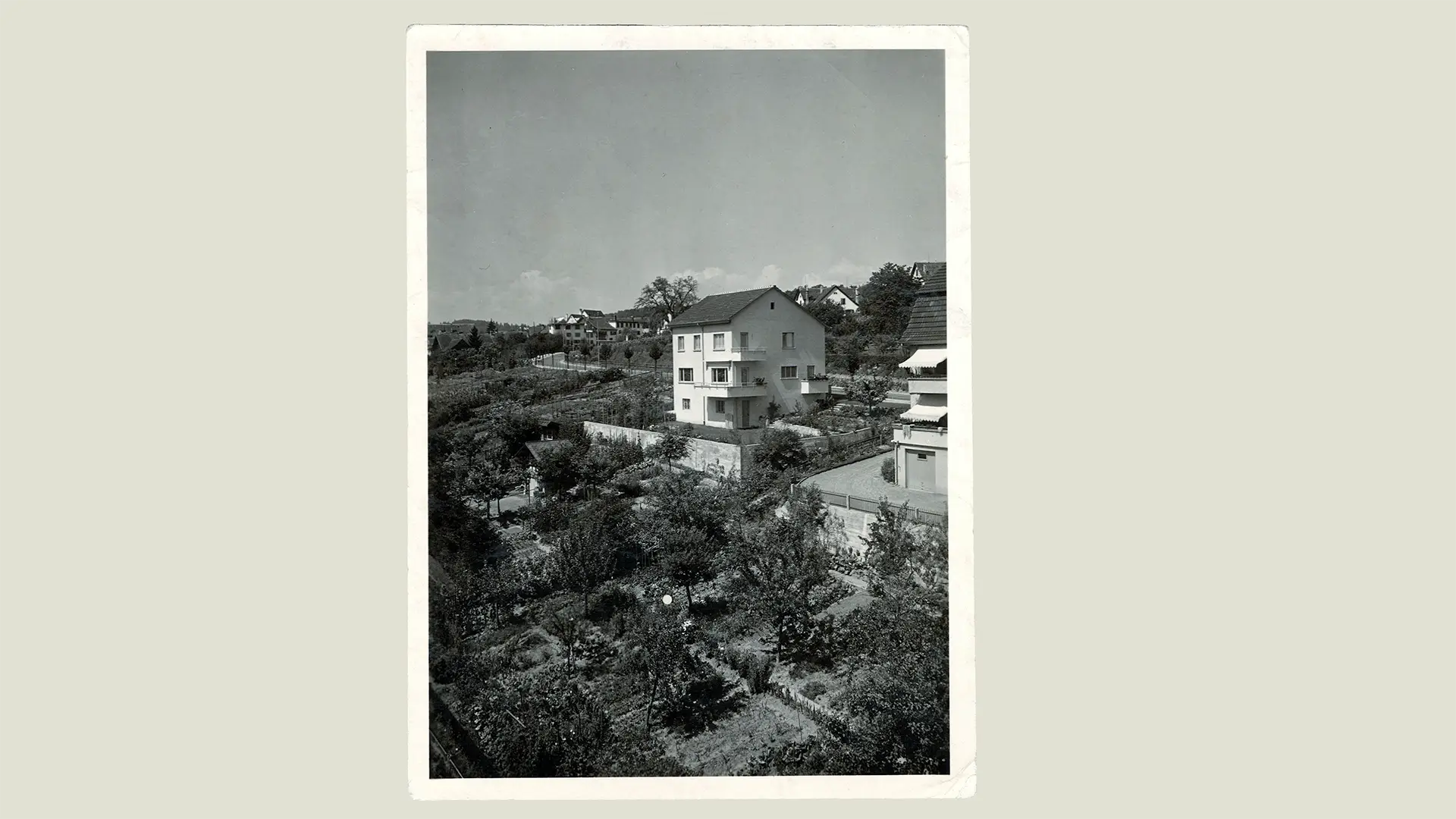 La maison, photographiée juste après sa construction (archives de famille).