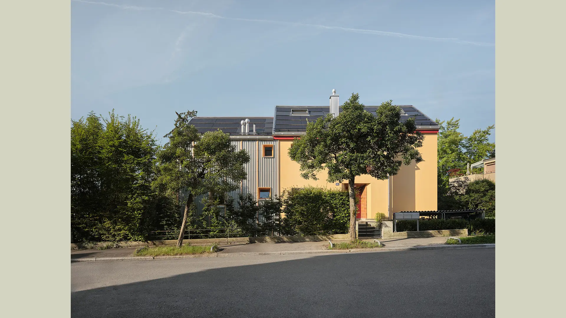 Façade sur la rue (baubüro in situ, photographie © Tim Kurz).