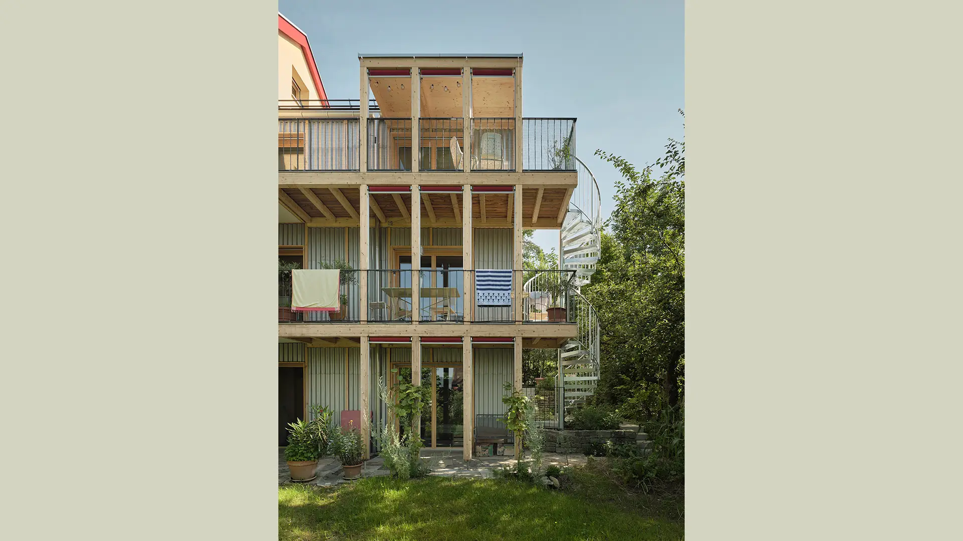 Façade sur le jardin (baubüro in situ, photographie © Tim Kurz).